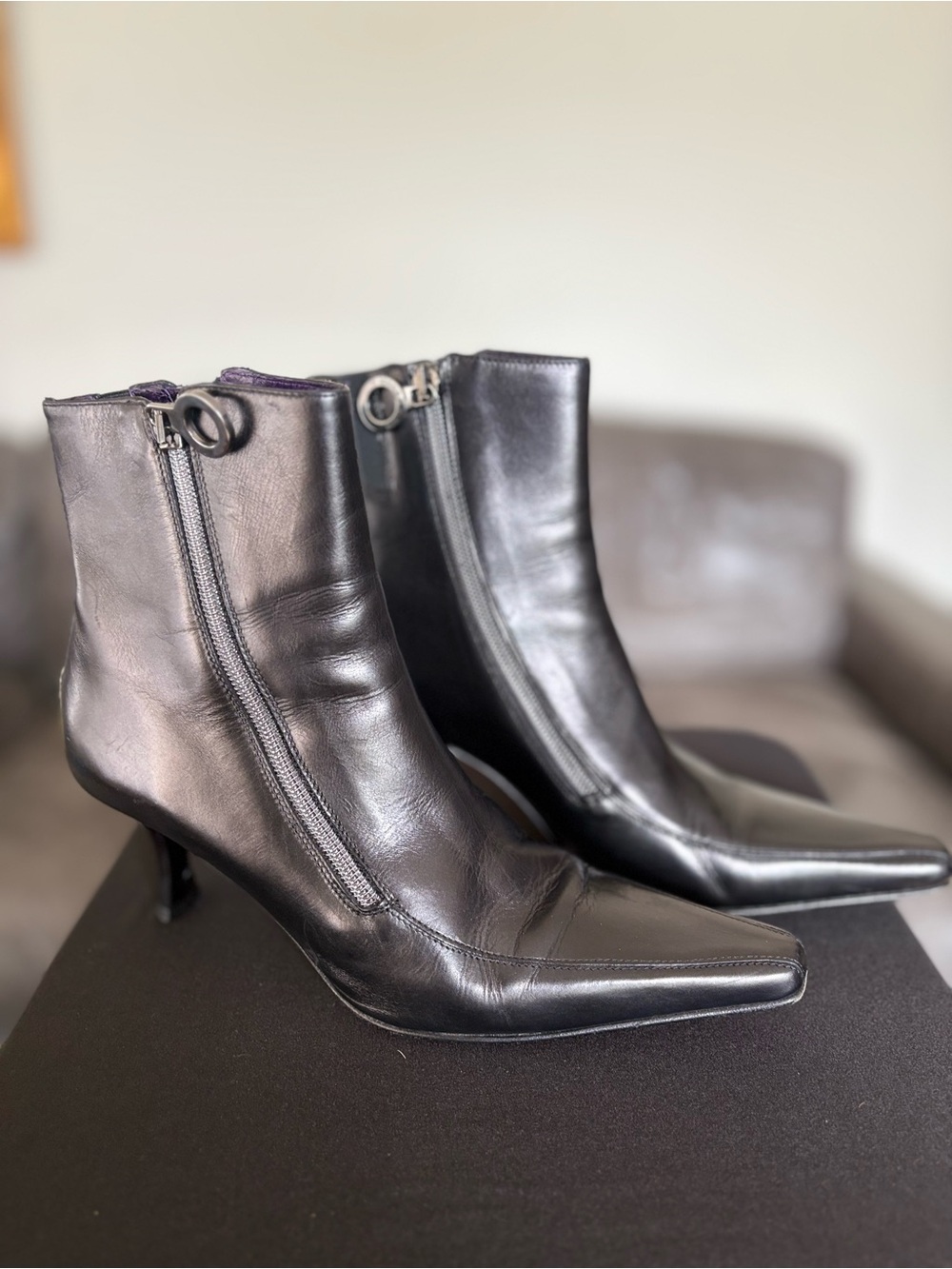 Donald J Pliner Y2K Black Leather Pointed Toe Ankle Boots Size 6